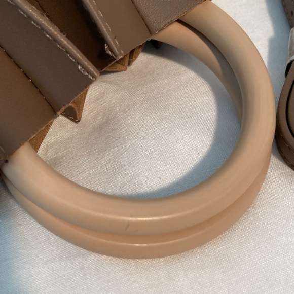 Pleated Vegan slingbag wooden round handles crossbody brown NWOT - Picture 8 of 12